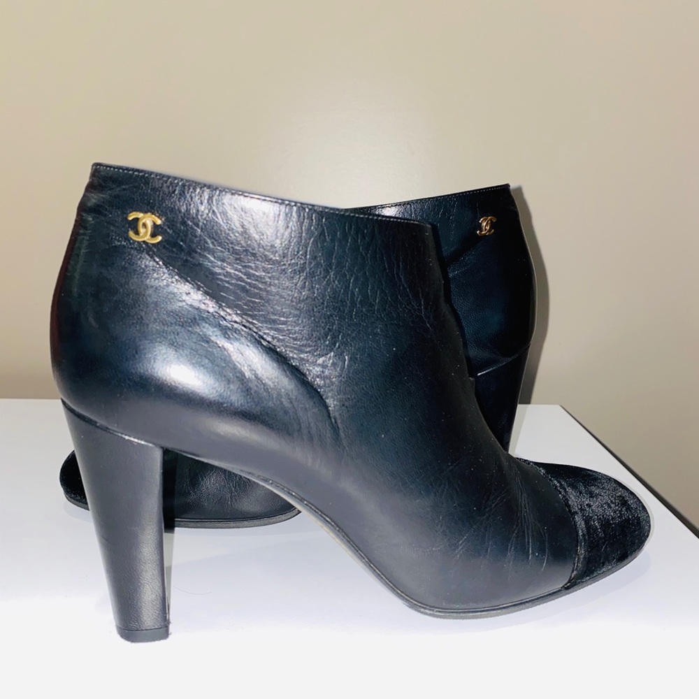 🛑SOLD🛑 Chanel Leather Booties fits US Size 8 - Picture 1 of 8